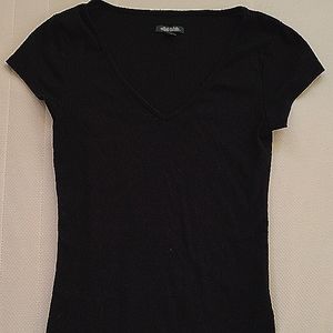 Black v-neck shirt